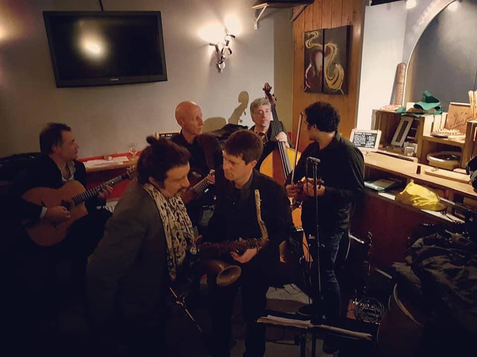 Vendredi 20 décembre 2019, le trio GYPSONG était en concert à L’Auberge Espagnole, Niort (79), dans le cadre du Festival Port Event Jazz. Avec 3 invités de marque pour le dernier set ... Mathias Guerry (Violon), Thierry Bouyer (Guitare) et Bruno Texier (Sax Soprano) !!!