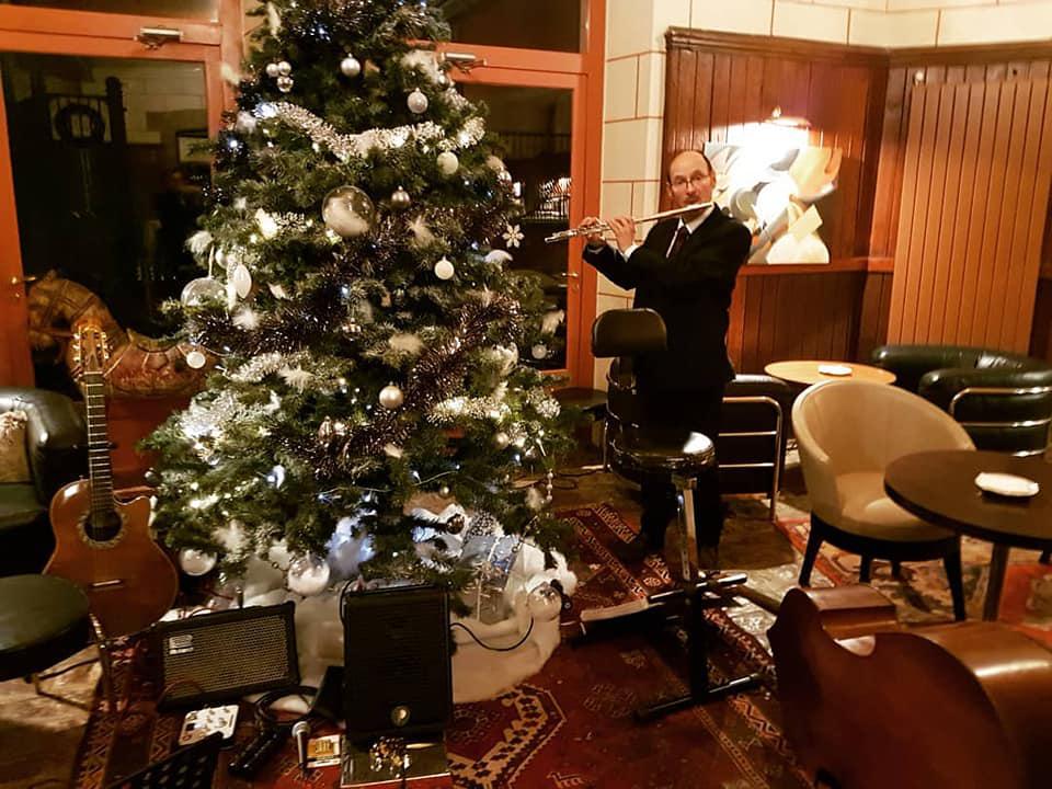 L'année 2019 s'est terminée au Domaine de la Bretesche à Missillac (44) pour l'animation du réveillon de la Saint-Sylvestre, avec LADY SWING TRIO (1 set Bossa et 2 sets Jazz), SAMOVAR SWING TRIO (1 set Swing Manouche) et ONLY NEW JAZZ BAND (2 sets Jazz New Orleans) ... 3 groupes du catalogue Jazz &#38; Swing Events !