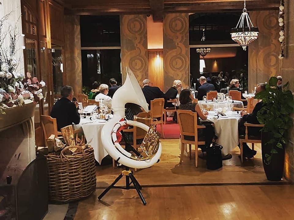 L'année 2019 s'est terminée au Domaine de la Bretesche à Missillac (44) pour l'animation du réveillon de la Saint-Sylvestre, avec LADY SWING TRIO (1 set Bossa et 2 sets Jazz), SAMOVAR SWING TRIO (1 set Swing Manouche) et ONLY NEW JAZZ BAND (2 sets Jazz New Orleans) ... 3 groupes du catalogue Jazz &#38; Swing Events !