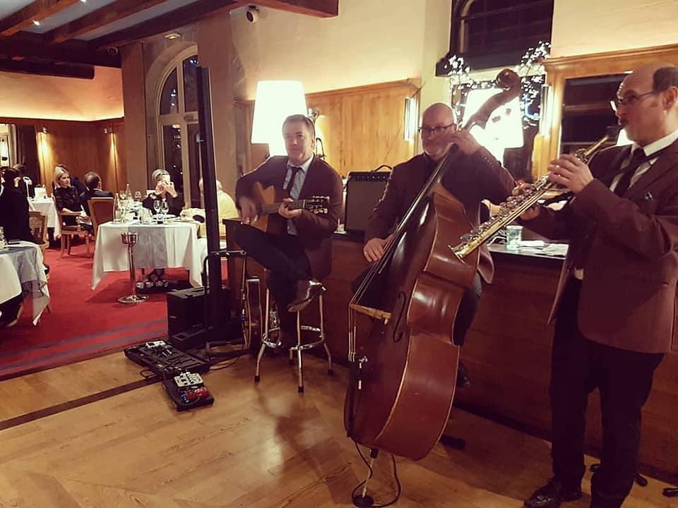 L'année 2019 s'est terminée au Domaine de la Bretesche à Missillac (44) pour l'animation du réveillon de la Saint-Sylvestre, avec LADY SWING TRIO (1 set Bossa et 2 sets Jazz), SAMOVAR SWING TRIO (1 set Swing Manouche) et ONLY NEW JAZZ BAND (2 sets Jazz New Orleans) ... 3 groupes du catalogue Jazz &#38; Swing Events !