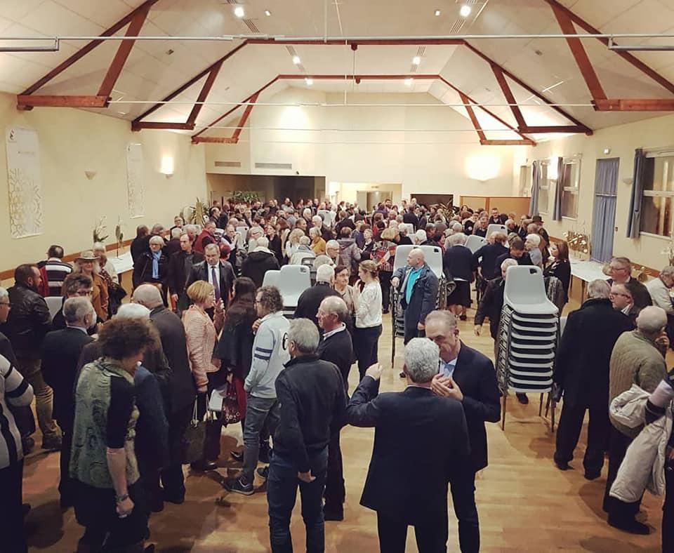 Première date de l'année pour Jazz &#38; Swing Events ! Jeudi 9 janvier 2020, le groupe JAZZ SWING &#38; CO était à Savonnières (37), pour les voeux du Maire ! 1ère partie de soirée : Animation Jazz Standard en acoustique à l'entrée de la salle des fêtes pour l'accueil des invités. 2ème partie (après les discours) : Concert Swing Manouche sur la scène de l'Espace Mame.