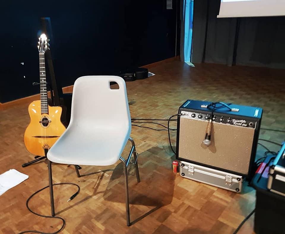 Première date de l'année pour Jazz &#38; Swing Events ! Jeudi 9 janvier 2020, le groupe JAZZ SWING &#38; CO était à Savonnières (37), pour les voeux du Maire ! 1ère partie de soirée : Animation Jazz Standard en acoustique à l'entrée de la salle des fêtes pour l'accueil des invités. 2ème partie (après les discours) : Concert Swing Manouche sur la scène de l'Espace Mame.