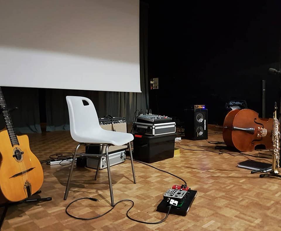 Première date de l'année pour Jazz &#38; Swing Events ! Jeudi 9 janvier 2020, le groupe JAZZ SWING &#38; CO était à Savonnières (37), pour les voeux du Maire ! 1ère partie de soirée : Animation Jazz Standard en acoustique à l'entrée de la salle des fêtes pour l'accueil des invités. 2ème partie (après les discours) : Concert Swing Manouche sur la scène de l'Espace Mame.