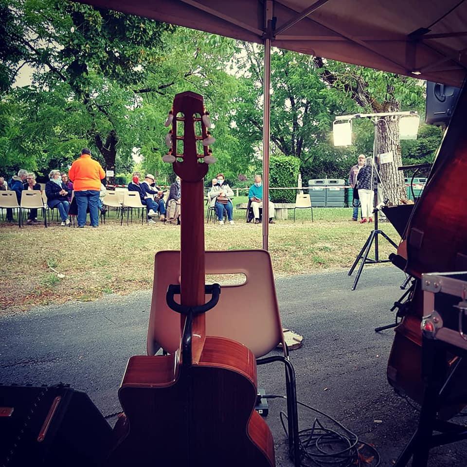 Reprise des festivités pour ANOUMAN SWING TRIO !!! Samedi 04 juillet 2020, le groupe du catalogue Jazz &#38; Swing Events était en concert à Chef-Boutonne (79).