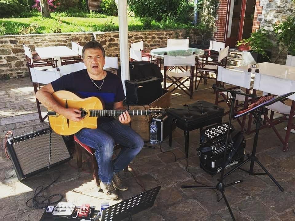 Mardi 07 juillet 2020, le groupe ANOUMAN SWING DUO était en formule Accordéon et Guitare au Club House du domaine de la Bretesche à Missillac (44) ... pour la première soirée de la saison au Domaine !