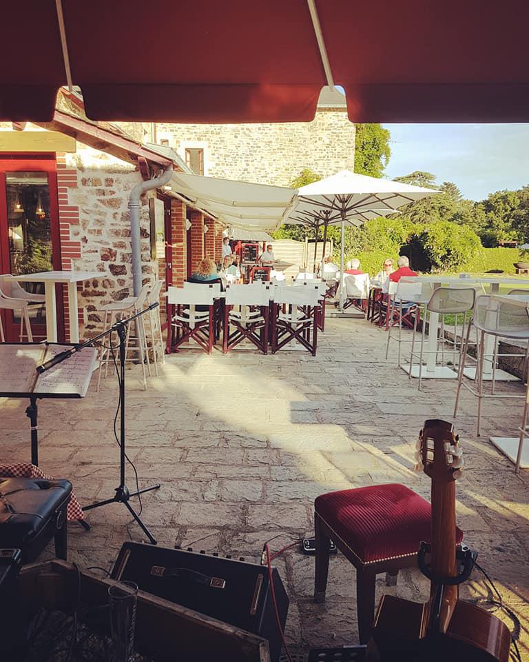 Mardi 07 juillet 2020, le groupe ANOUMAN SWING DUO était en formule Accordéon et Guitare au Club House du domaine de la Bretesche à Missillac (44) ... pour la première soirée de la saison au Domaine !