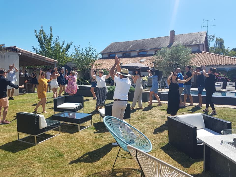 Samedi 11 juillet 2020 (midi), le groupe SAMOVAR SWING TRIO était à La Haute Tremblaie, Cholet (49), pour l'animation musicale d'un anniversaire (40 ans) !