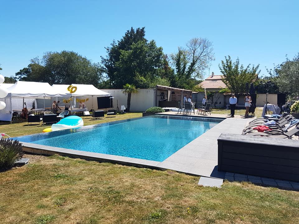 Samedi 11 juillet 2020 (midi), le groupe SAMOVAR SWING TRIO était à La Haute Tremblaie, Cholet (49), pour l'animation musicale d'un anniversaire (40 ans) !