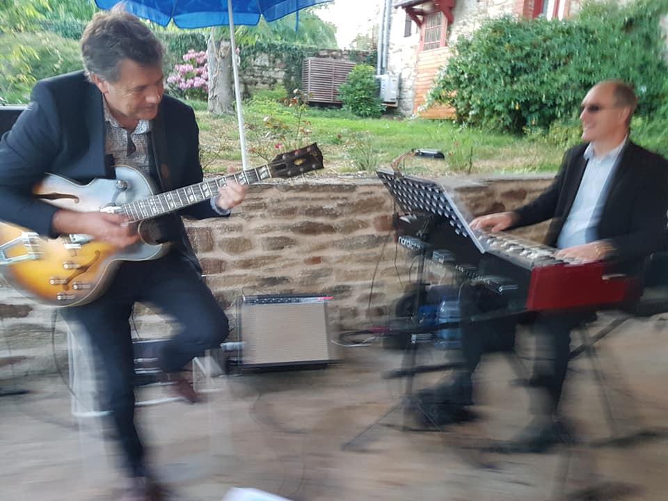 Mardi 28 juillet 2020, le groupe GROOVY JAZZ DUO était au Club House du domaine de la Bretesche à Missillac (44) !