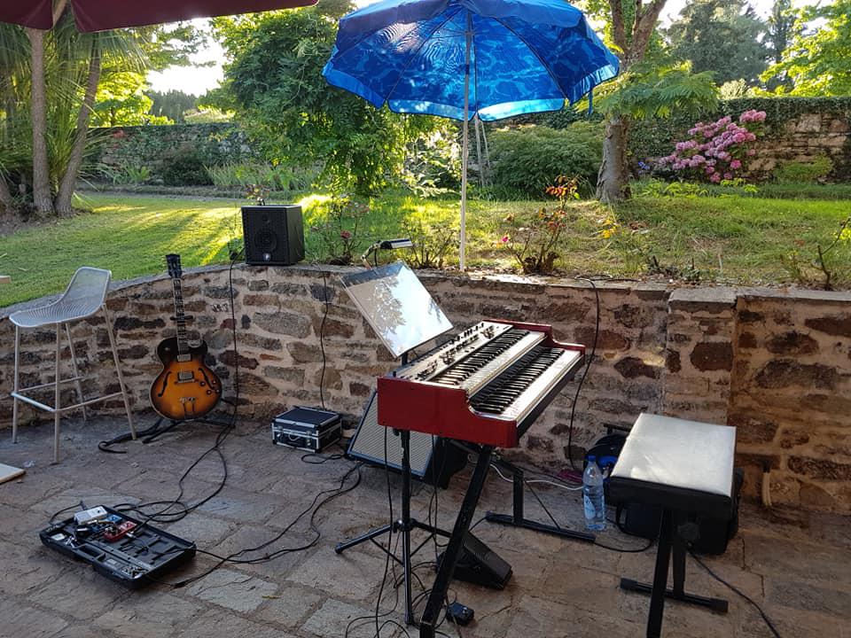 Mardi 28 juillet 2020, le groupe GROOVY JAZZ DUO était au Club House du domaine de la Bretesche à Missillac (44)