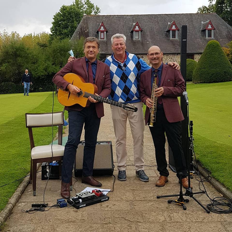 Dimanche 30 août 2020, les groupes SAMOVAR SWING DUO et ONLY NEW JAZZ BAND étalent au domaine de la Bretesche à Missillac (44), pour la soirée de départ en retraite de Thierry Mathon, professeur de Golf au Domaine depuis 1979 !