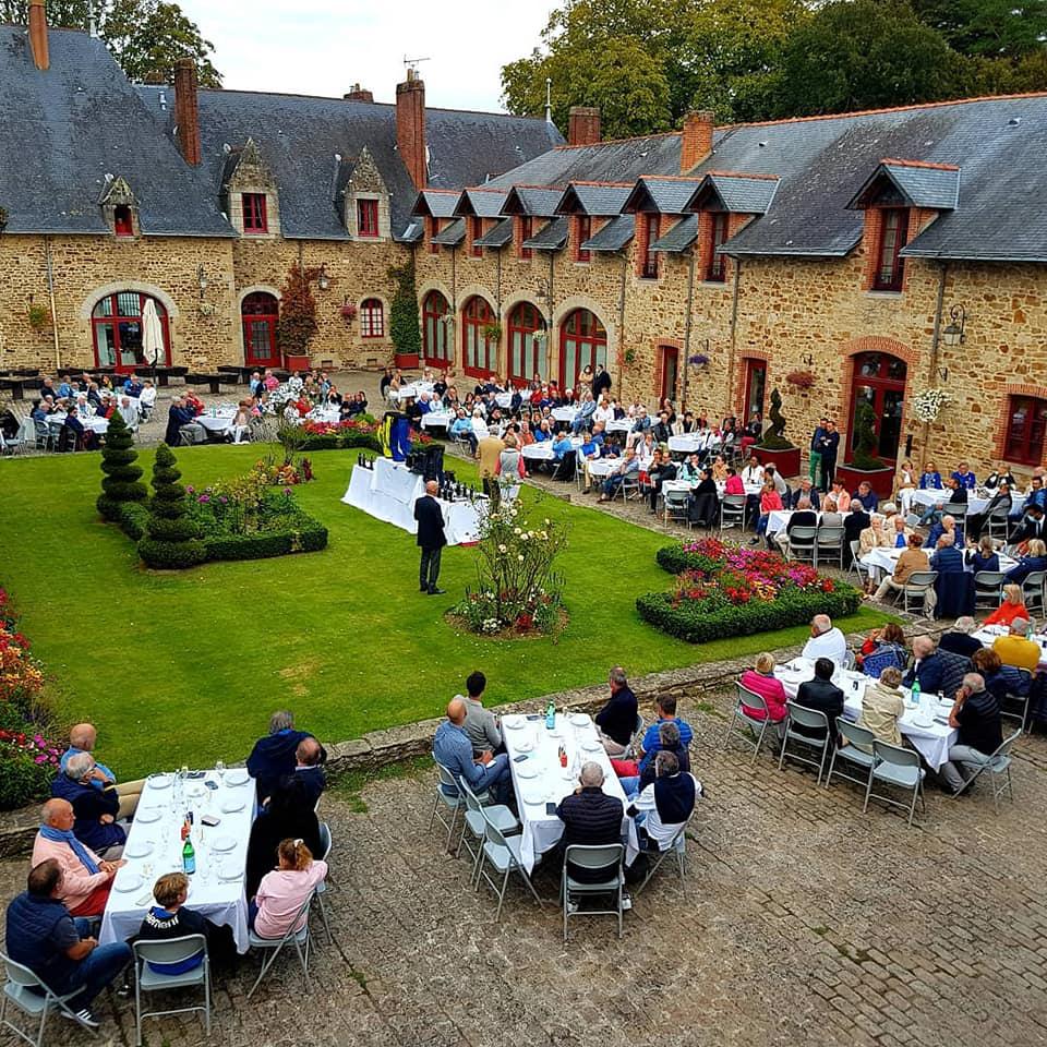 Dimanche 30 août 2020, les groupes SAMOVAR SWING DUO et ONLY NEW JAZZ BAND étalent au domaine de la Bretesche à Missillac (44), pour la soirée de départ en retraite de Thierry Mathon, professeur de Golf au Domaine depuis 1979 !