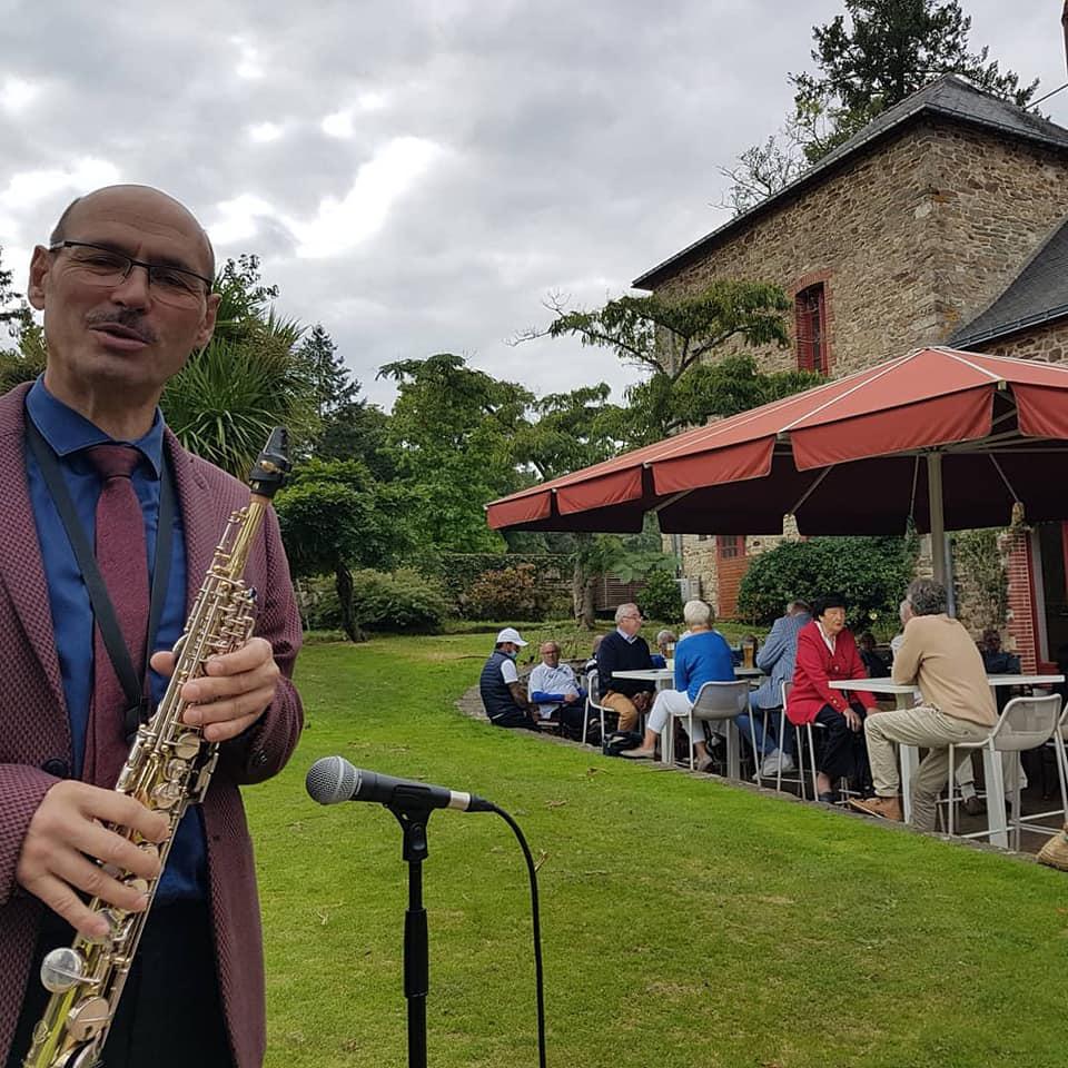 Dimanche 30 août 2020, les groupes SAMOVAR SWING DUO et ONLY NEW JAZZ BAND étalent au domaine de la Bretesche à Missillac (44), pour la soirée de départ en retraite de Thierry Mathon, professeur de Golf au Domaine depuis 1979 !
