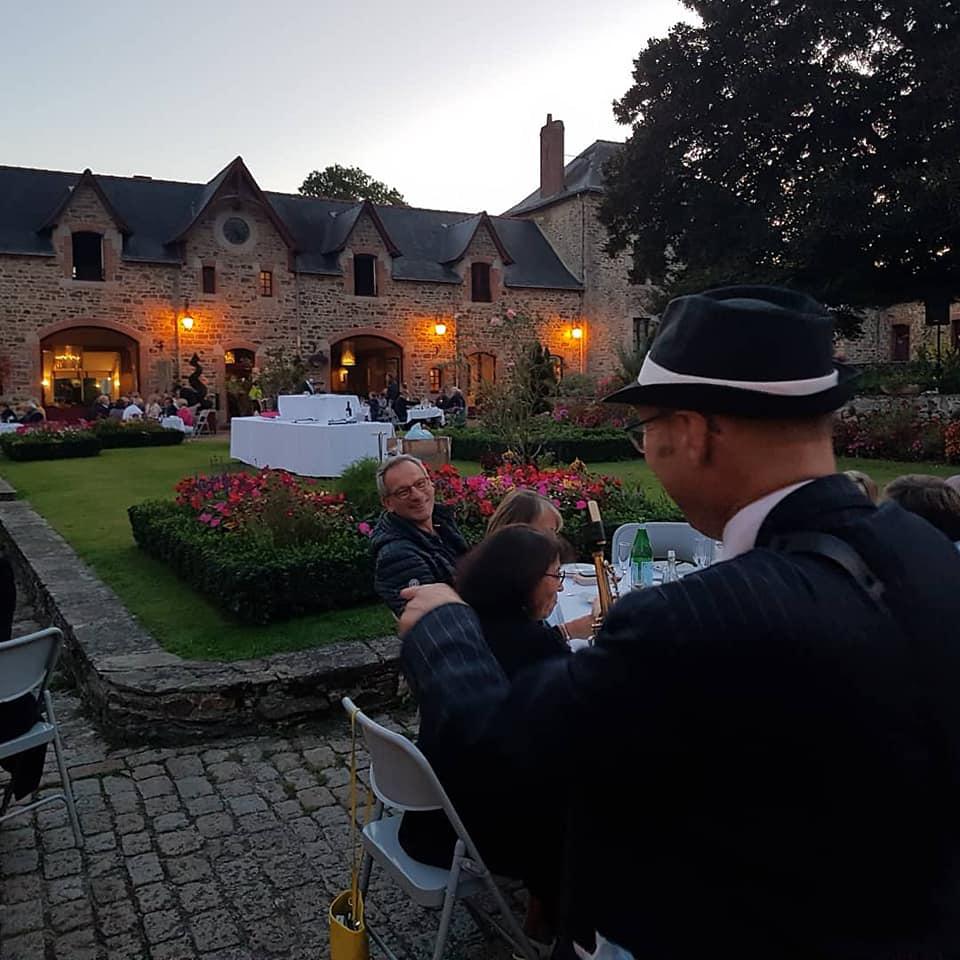 Dimanche 30 août 2020, les groupes SAMOVAR SWING DUO et ONLY NEW JAZZ BAND étalent au domaine de la Bretesche à Missillac (44), pour la soirée de départ en retraite de Thierry Mathon, professeur de Golf au Domaine depuis 1979 !