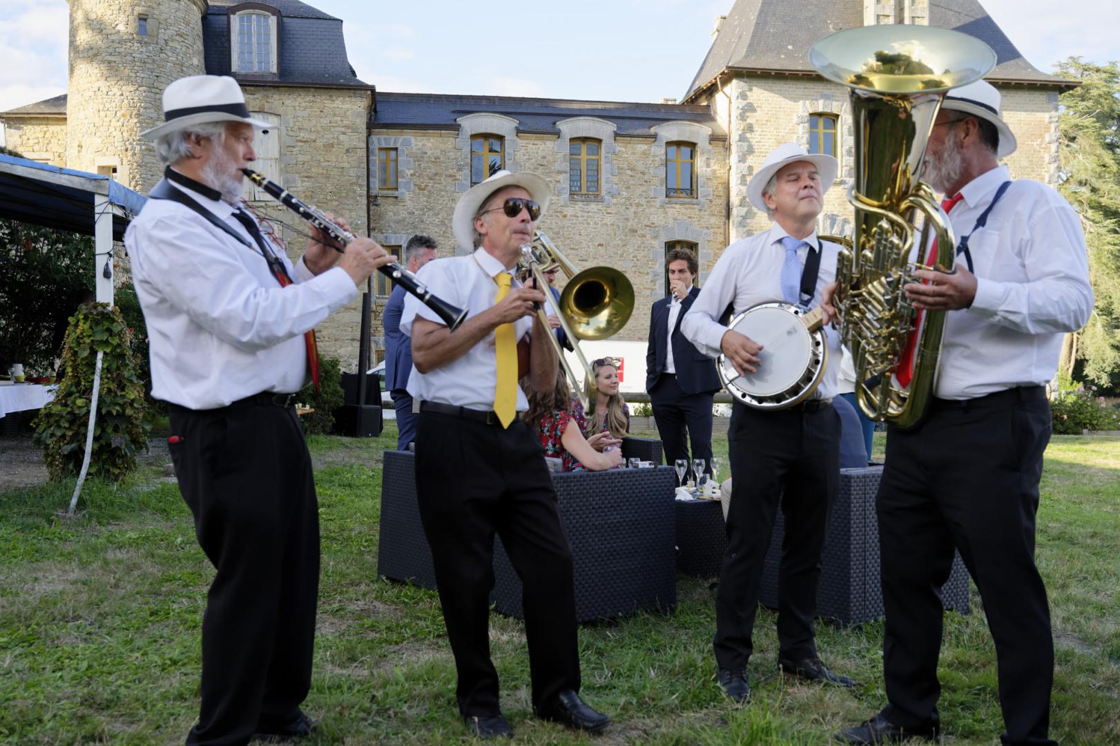 Samedi 05 septembre 2020, le groupe ONLY NEW JAZZ BAND (formule 4tet) était sur l'île aux Moines, pour l'animation d'un mariage !