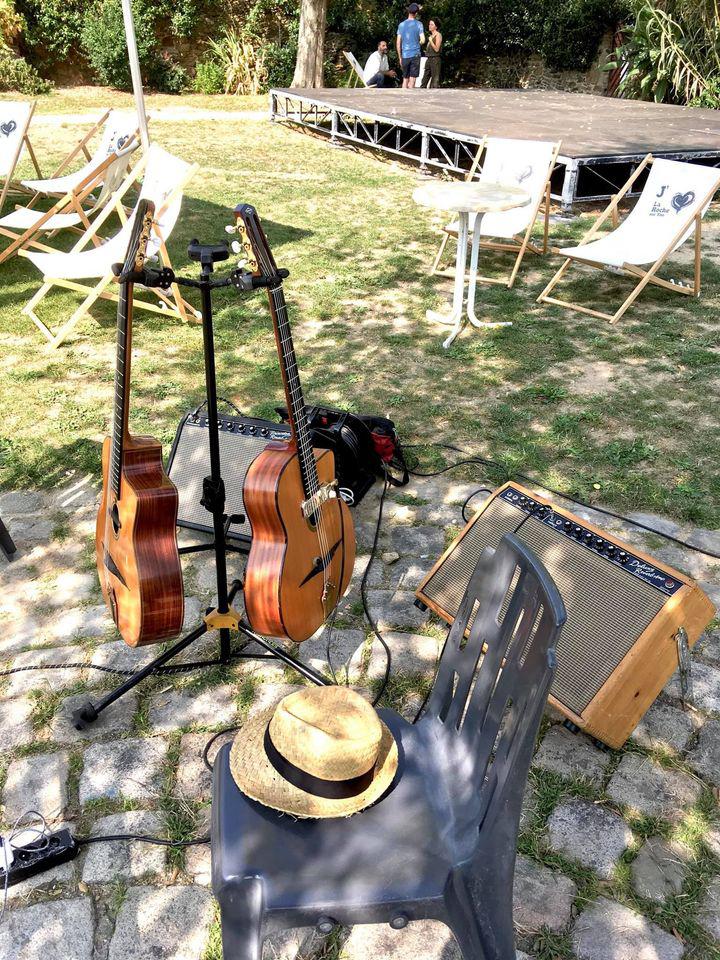 Dimanche 13 septembre 2020, le groupe SAMOVAR SWING DUO du catalogue Jazz &#38; Swing Events était au Jardin des Compagnons à La Roche-sur-Yon (85), dans le cadre d'un pique-nique musical !