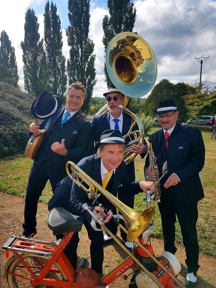 Dimanche 20 septembre 2020, le groupe ONLY NEW JAZZ BAND (en formule 4tet) était à Adriers (86), en déambulation de 11h30 à 12h45 et de 14h30 à 15h30 pour l'animation d'un marché de producteurs !