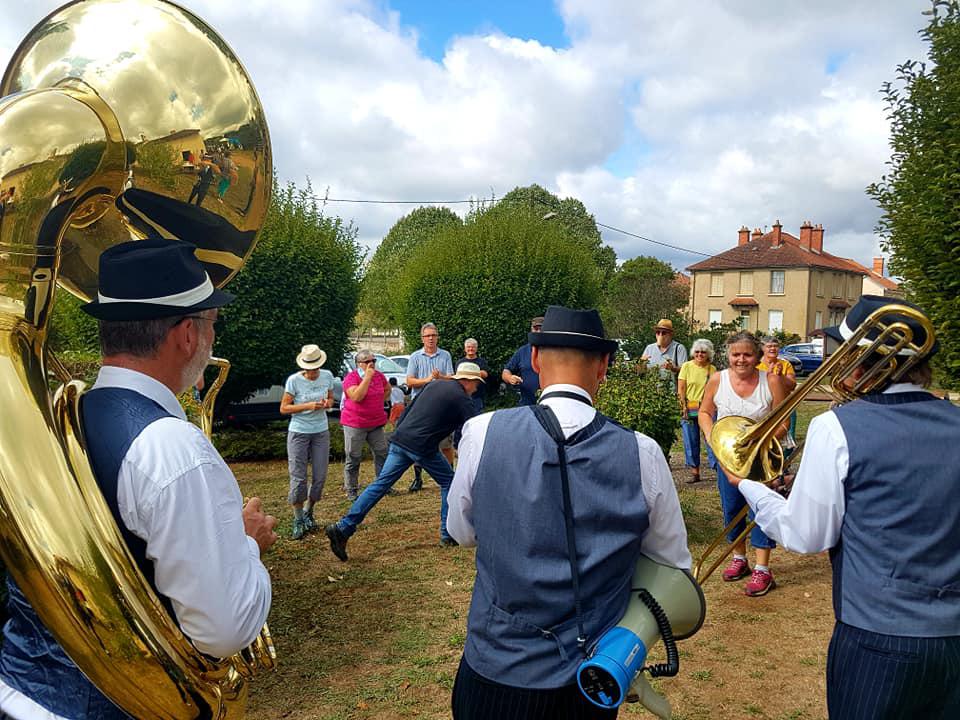 Dimanche 20 septembre 2020, le groupe ONLY NEW JAZZ BAND (en formule 4tet) était à Adriers (86), en déambulation de 11h30 à 12h45 et de 14h30 à 15h30 pour l'animation d'un marché de producteurs !