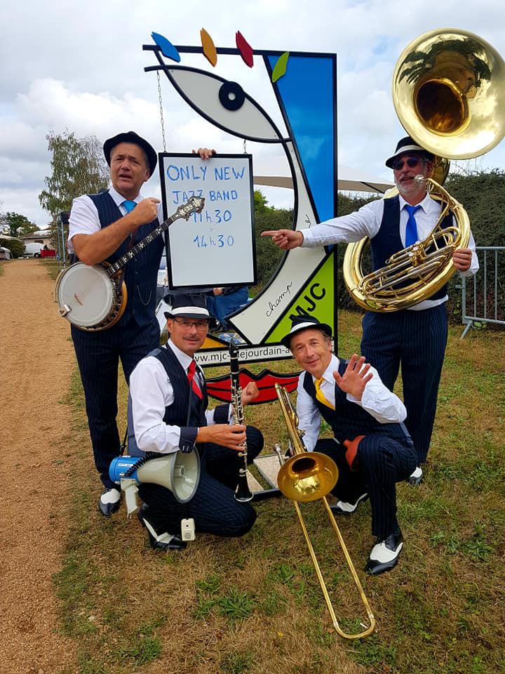 Dimanche 20 septembre 2020, le groupe ONLY NEW JAZZ BAND (en formule 4tet) était à Adriers (86), en déambulation de 11h30 à 12h45 et de 14h30 à 15h30 pour l'animation d'un marché de producteurs !