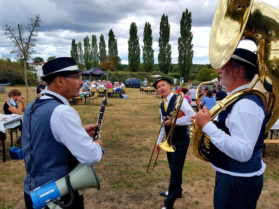 Dimanche 20 septembre 2020, le groupe ONLY NEW JAZZ BAND (en formule 4tet) était à Adriers (86), en déambulation de 11h30 à 12h45 et de 14h30 à 15h30 pour l'animation d'un marché de producteurs !
