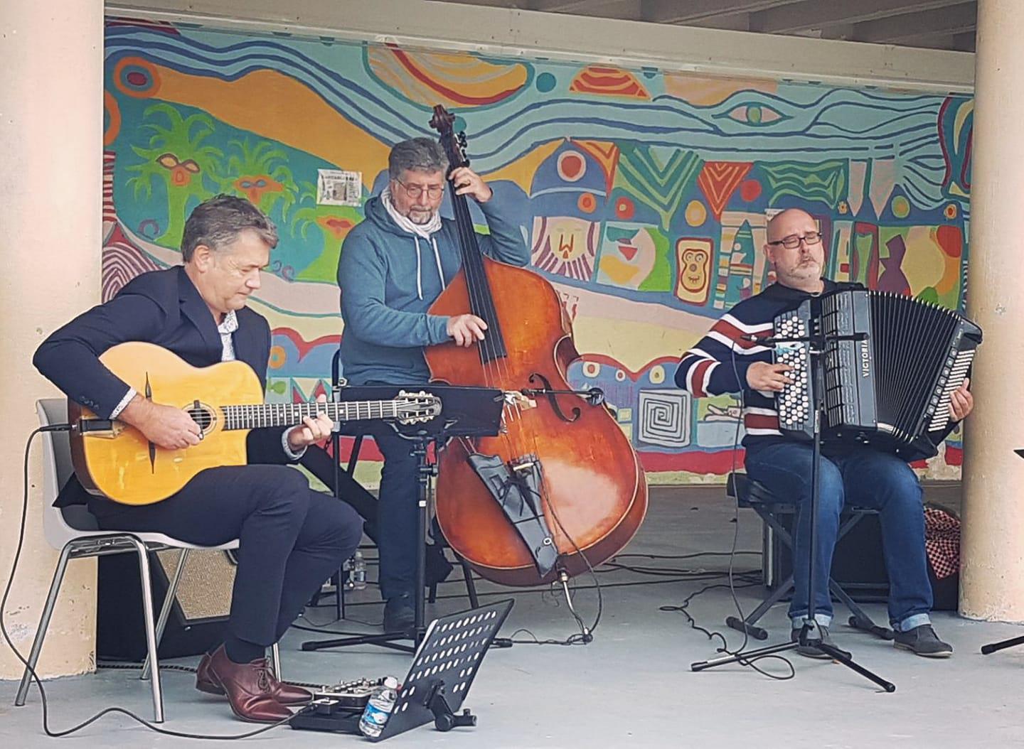 Dimanche 27 septembre 2020, le groupe ANOUMAN SWING TRIO était en concert à Aytré (17) !