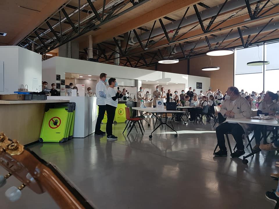 Lundi 19 octobre 2020, le groupe SAMOVAR SWING TRIO était aux ateliers VUITTON de Beaulieu-sur-Layon (49) !