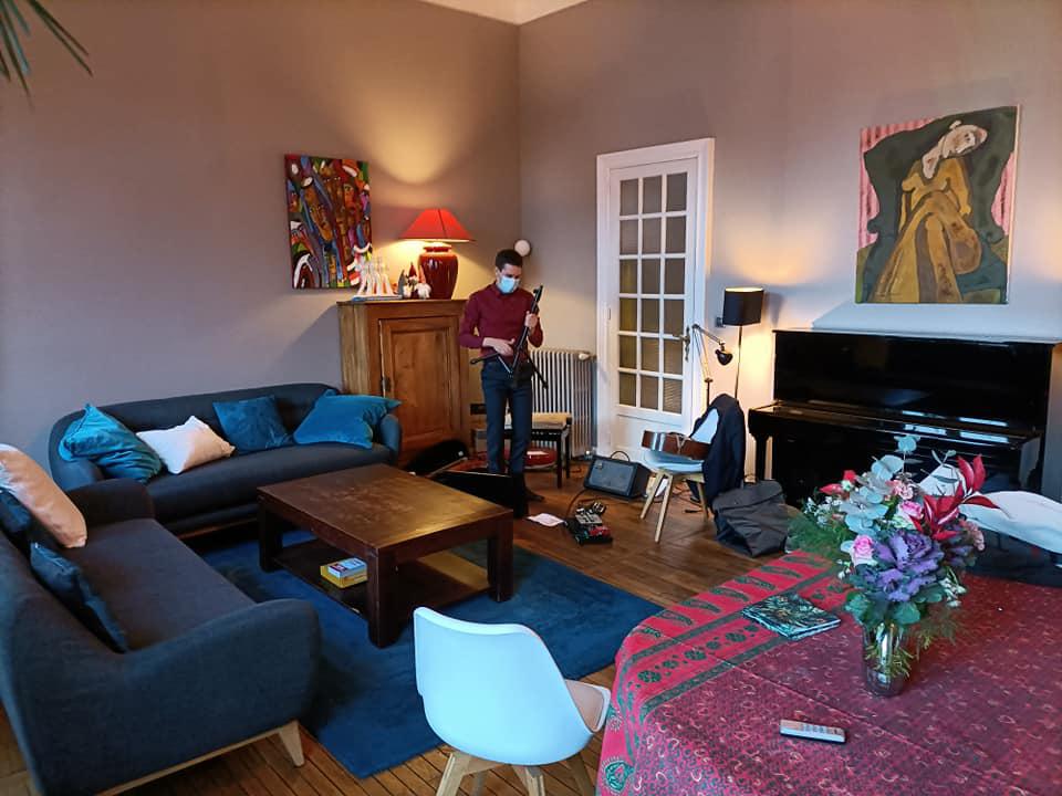 Dimanche 27 décembre 2020, le groupe SAMOVAR SWING DUO était en concert chez l&#34;habitant, place du Bouffay à Nantes, en formule Violon &#38; Guitare !