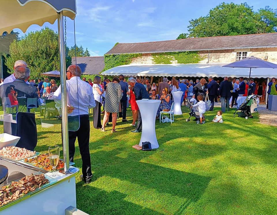 Samedi 12 juin 2021, le groupe SAMOVAR SWING TRIO était au Château de la Pigossière à Pont-Saint-Martin (44), pour l'animation d'un cocktail de mariage !