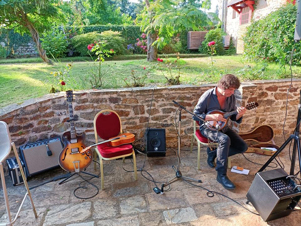 Jeudi 12 août 2021, le groupe MANDOLINE BAMBINO était au Club House du domaine de la Bretesche à Missillac (44) !