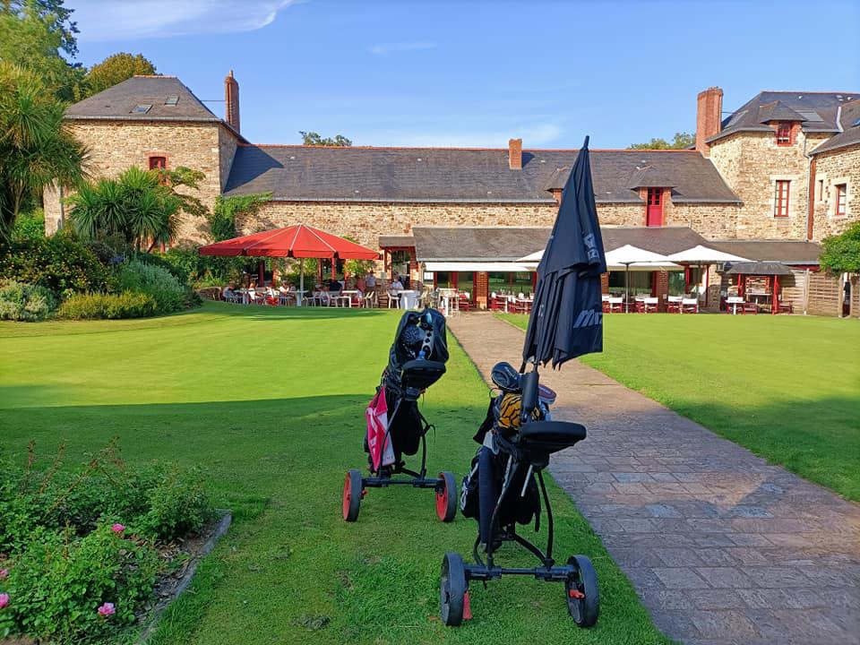 Jeudi 12 août 2021, le groupe MANDOLINE BAMBINO était au Club House du domaine de la Bretesche à Missillac (44) !