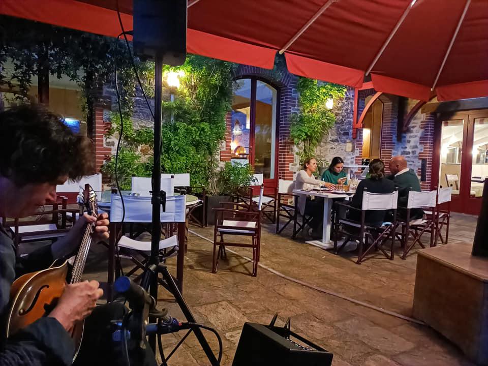 Jeudi 12 août 2021, le groupe MANDOLINE BAMBINO était au Club House du domaine de la Bretesche à Missillac (44) !