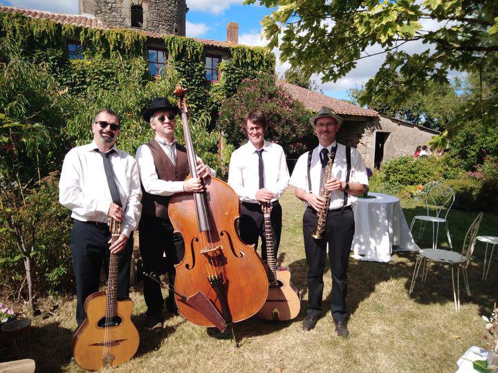 Samedi 28 août 2021, le groupe SAMOVAR SWING était en formule 4tet à Saint-Christophe-du-Bois (49), pour l'animation d'un cocktail de mariage !