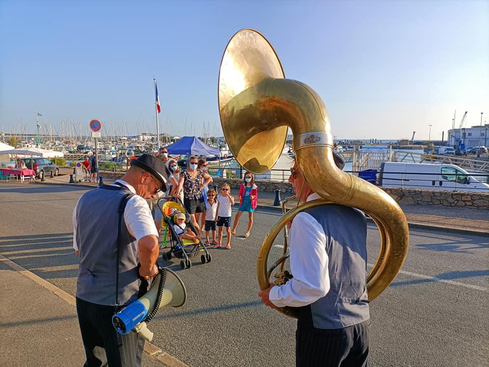 Mercredi 25 août 2021, le groupe ONLY NEW JAZZ BAND était en formule Trio, en déambulation sur le marché nocturne de La Turballe (44), de 18h45 à 22h  !