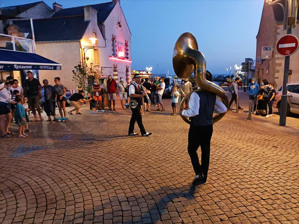 Mercredi 25 août 2021, le groupe ONLY NEW JAZZ BAND était en formule Trio, en déambulation sur le marché nocturne de La Turballe (44), de 18h45 à 22h  !