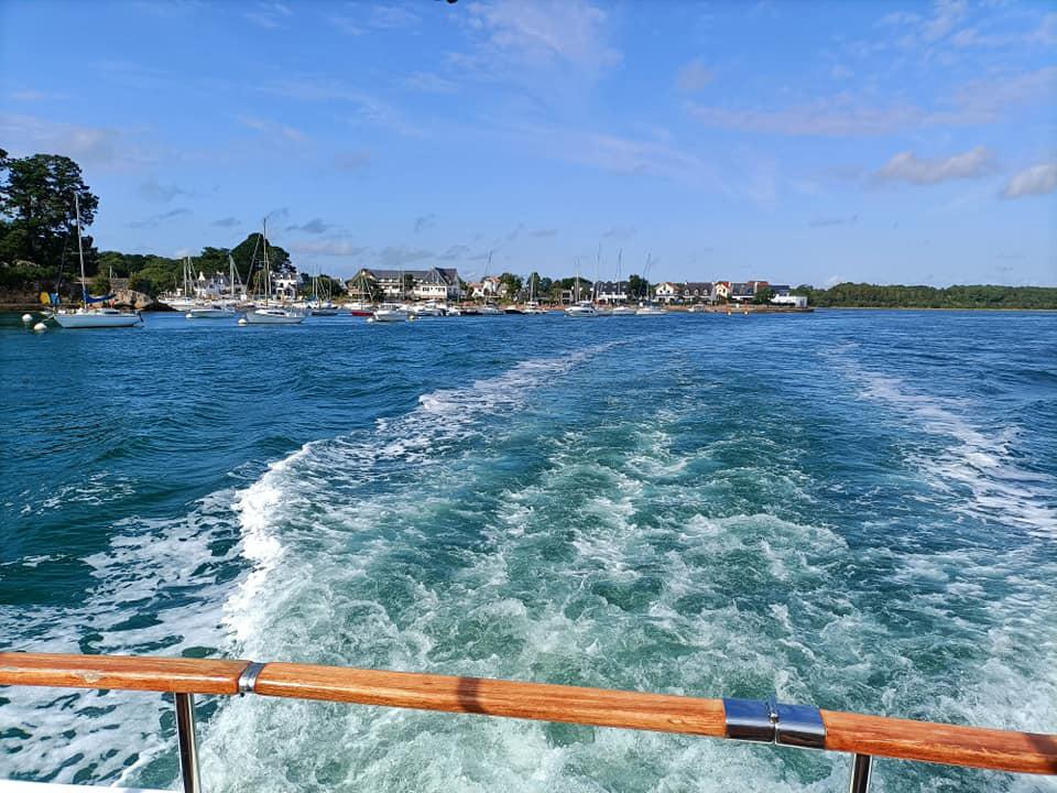 Samedi 21 août 2021, le groupe SAMOVAR SWING était en formule Duo sur l'île d'Arz (surnommée &#34;l'île aux Capitaines&#34;) au coeur du magnifique golfe du Morbihan (56) ! Un grand merci à Mme et Mr Lacaze pour leur bel accueil !
