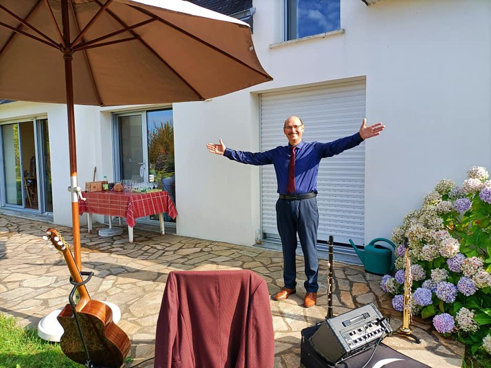 Samedi 21 août 2021, le groupe SAMOVAR SWING était en formule Duo sur l'île d'Arz (surnommée &#34;l'île aux Capitaines&#34;) au coeur du magnifique golfe du Morbihan (56) ! Un grand merci à Mme et Mr Lacaze pour leur bel accueil !