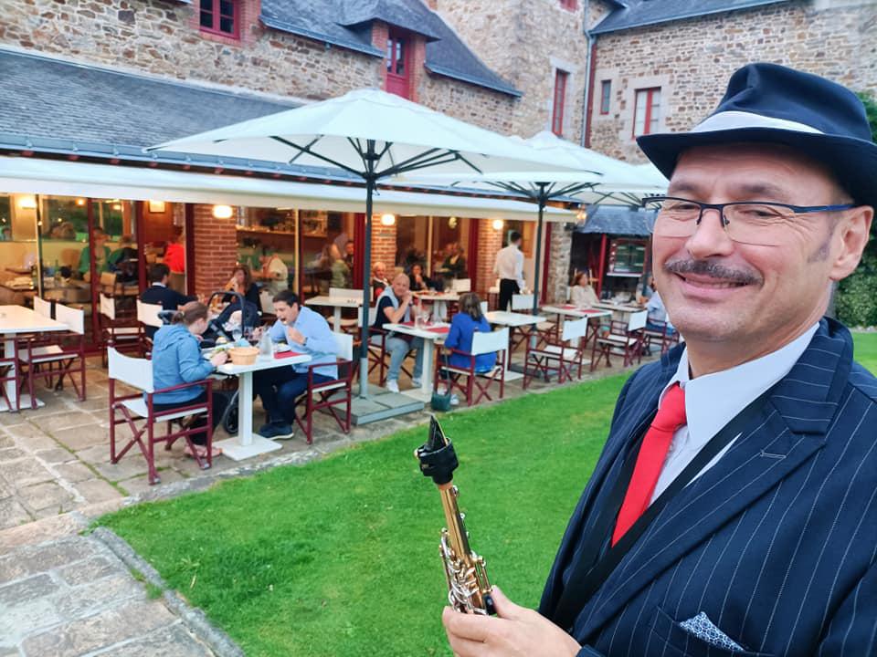 Jeudi 19 août 2021, le groupe ONLY NEW JAZZ BAND était en formule Duo au domaine de la Bretesche à Missillac (44). Soirée barbecue pour la dernière de la saison au Club House !