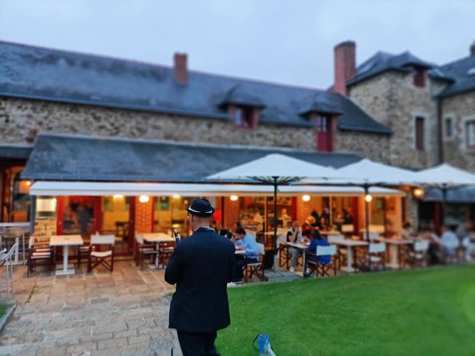 Jeudi 19 août 2021, le groupe ONLY NEW JAZZ BAND était en formule Duo au domaine de la Bretesche à Missillac (44). Soirée barbecue pour la dernière de la saison au Club House !
