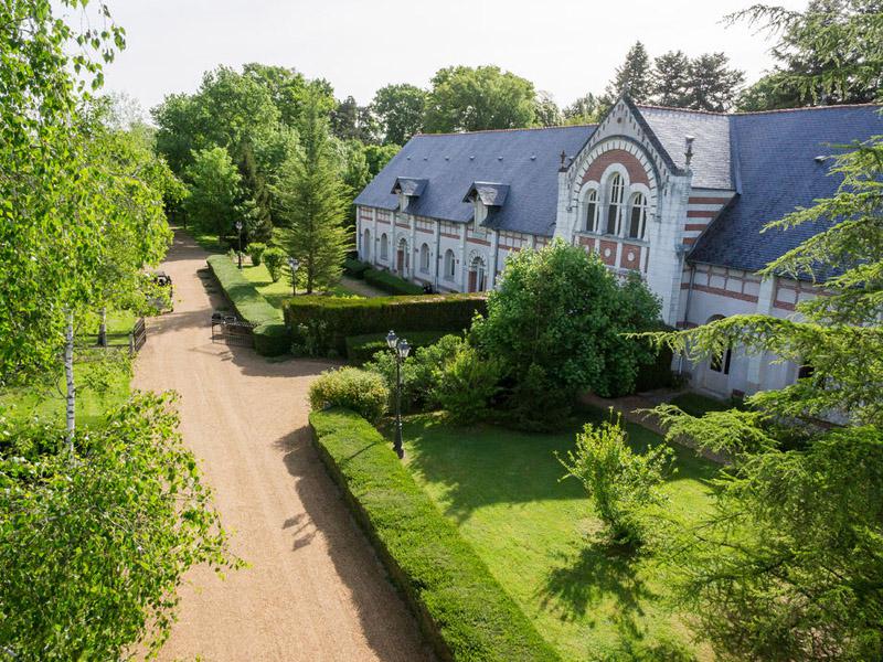 Samedi 11 septembre 2021, le groupe SAMOVAR SWING TRIO était en formule &#34;2 Guitares et Contrebasse&#34; aux Salons de la Raynière à Saint-Antoine-du-Rocher (37), pour l'animation du cocktail de mariage d'Anne et Christophe !