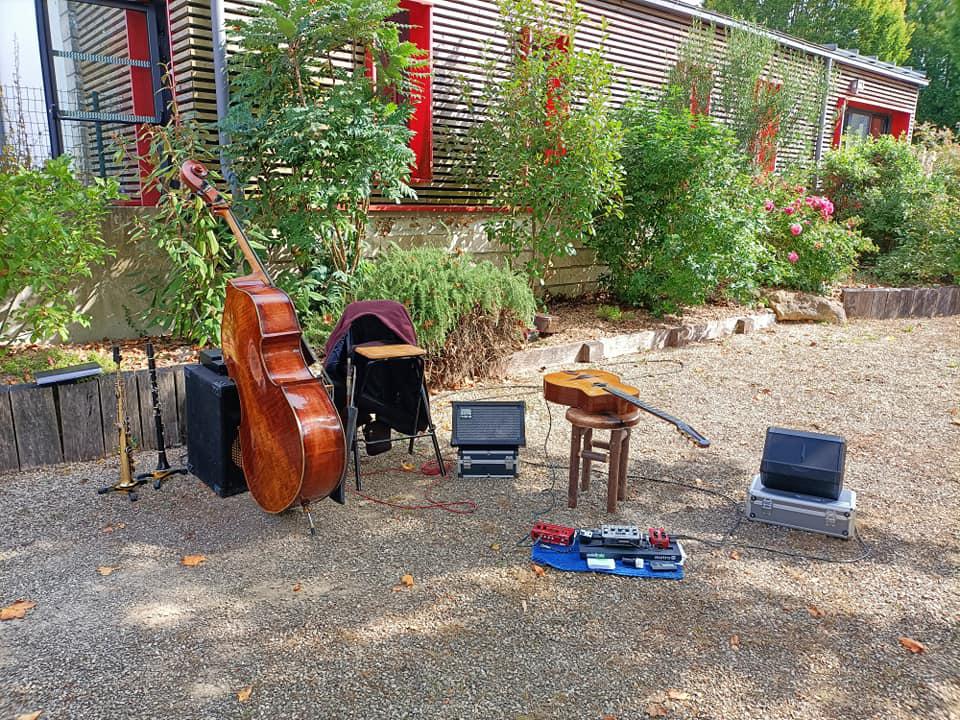 Vendredi 17 septembre 2021, le groupe SAMOVAR SWING TRIO était à la Coopérative Laitière de la Sèvre à Celles-sur-Belle (79) !