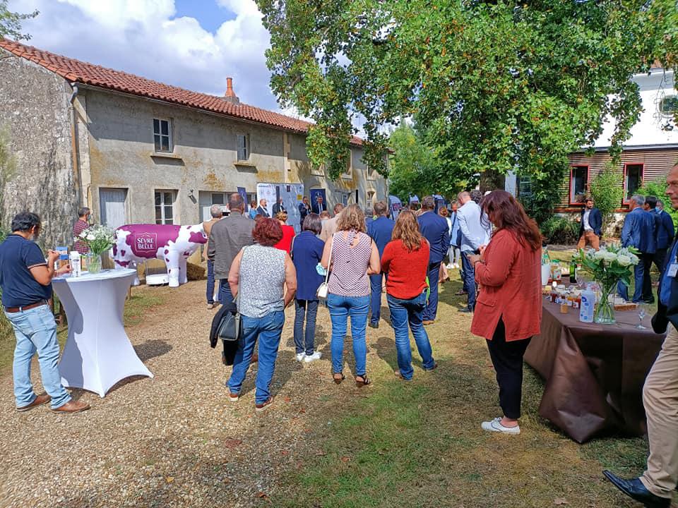 Vendredi 17 septembre 2021, le groupe SAMOVAR SWING TRIO était à la Coopérative Laitière de la Sèvre à Celles-sur-Belle (79) !