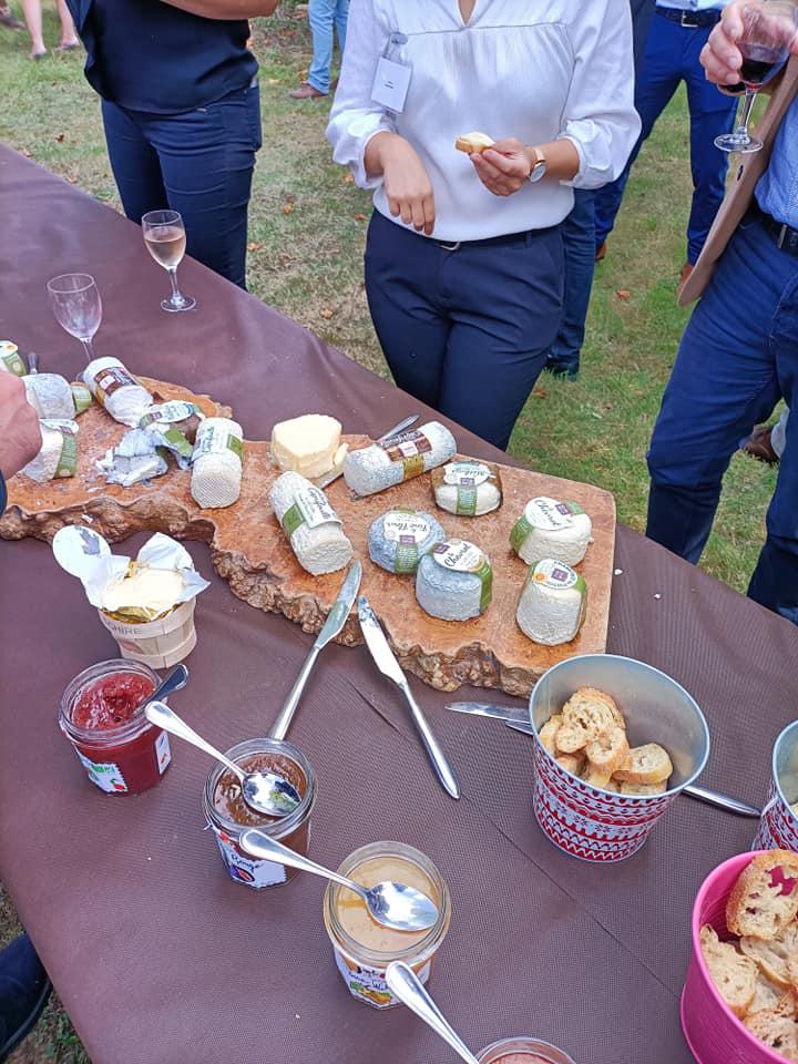 Vendredi 17 septembre 2021, le groupe SAMOVAR SWING TRIO était à la Coopérative Laitière de la Sèvre à Celles-sur-Belle (79) !