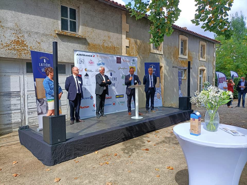 Vendredi 17 septembre 2021, le groupe SAMOVAR SWING TRIO était à la Coopérative Laitière de la Sèvre à Celles-sur-Belle (79) !