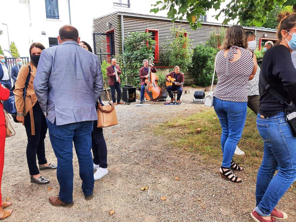 Vendredi 17 septembre 2021, le groupe SAMOVAR SWING TRIO était à la Coopérative Laitière de la Sèvre à Celles-sur-Belle (79) !
