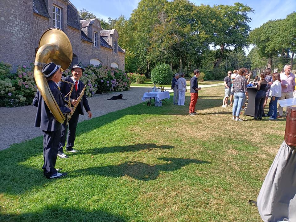 Dimanche 19 septembre 2021, le groupe ONLY NEW JAZZ BAND était au Manoir de Kerougas à Assérac (44), pour le brunch lendemain de mariage d'Agathe et Baptiste !