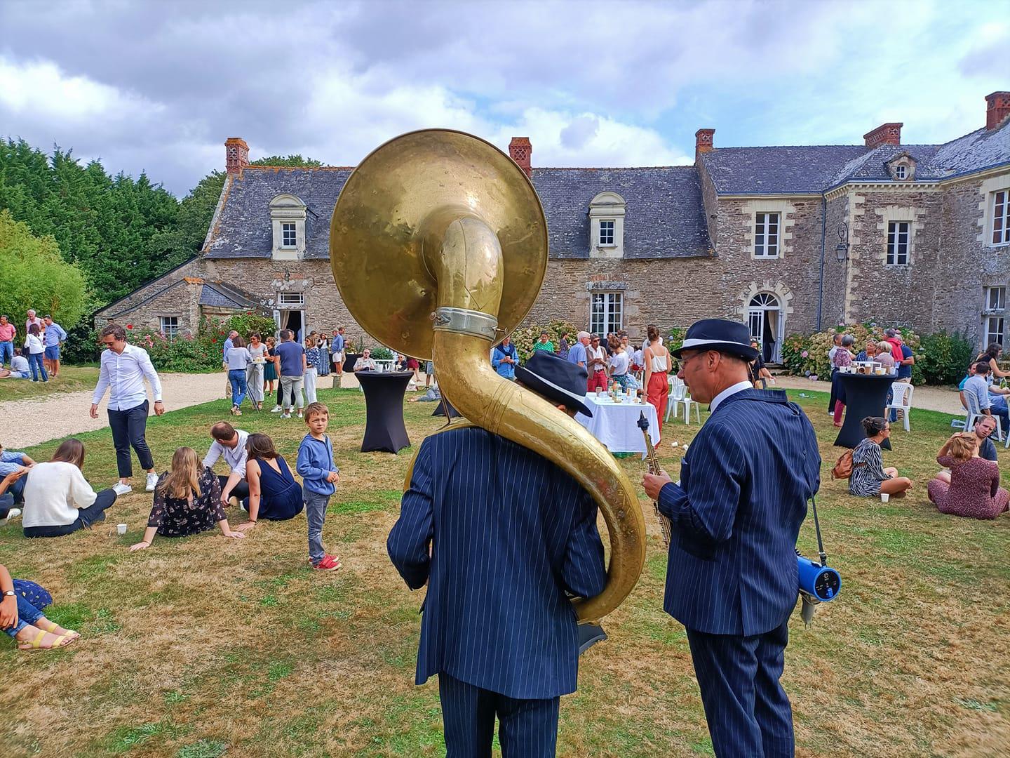 Dimanche 19 septembre 2021, le groupe ONLY NEW JAZZ BAND était au Manoir de Kerougas à Assérac (44), pour le brunch lendemain de mariage d'Agathe et Baptiste !
