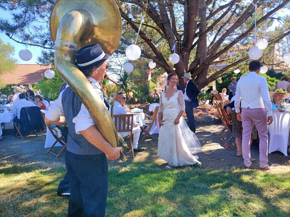 Samedi 04 septembre 2021, le grpupe ONLY NEW JAZZ BAND était en formule Trio au Château d'Olonne ☀️, pour l'animation du mariage de Laëtitia et Paul 