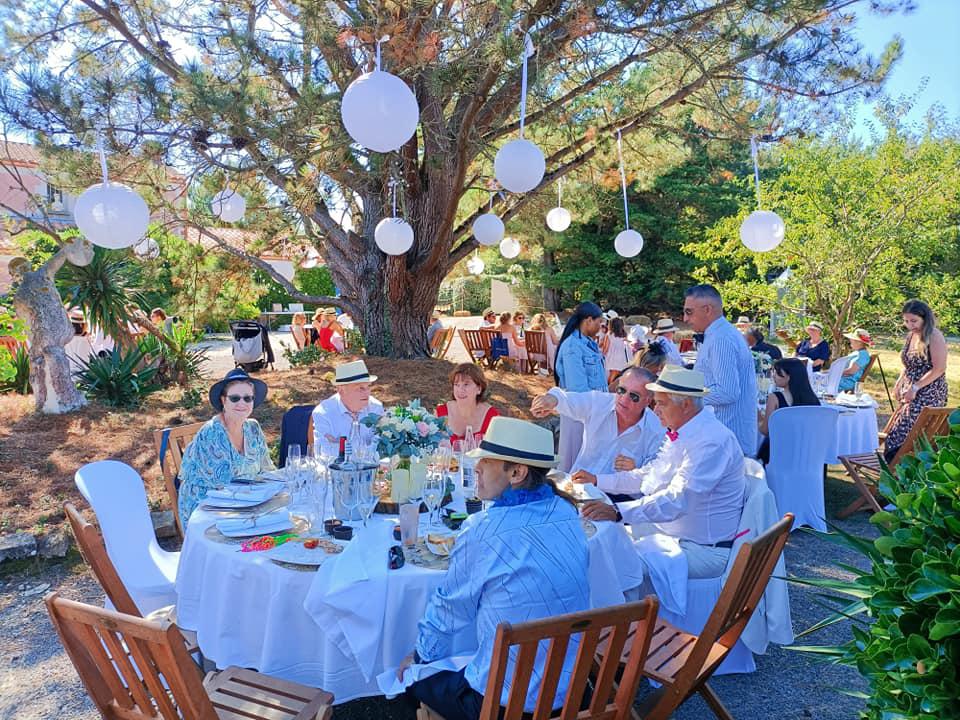 Samedi 04 septembre 2021, le grpupe ONLY NEW JAZZ BAND était en formule Trio au Château d'Olonne ☀️, pour l'animation du mariage de Laëtitia et Paul 