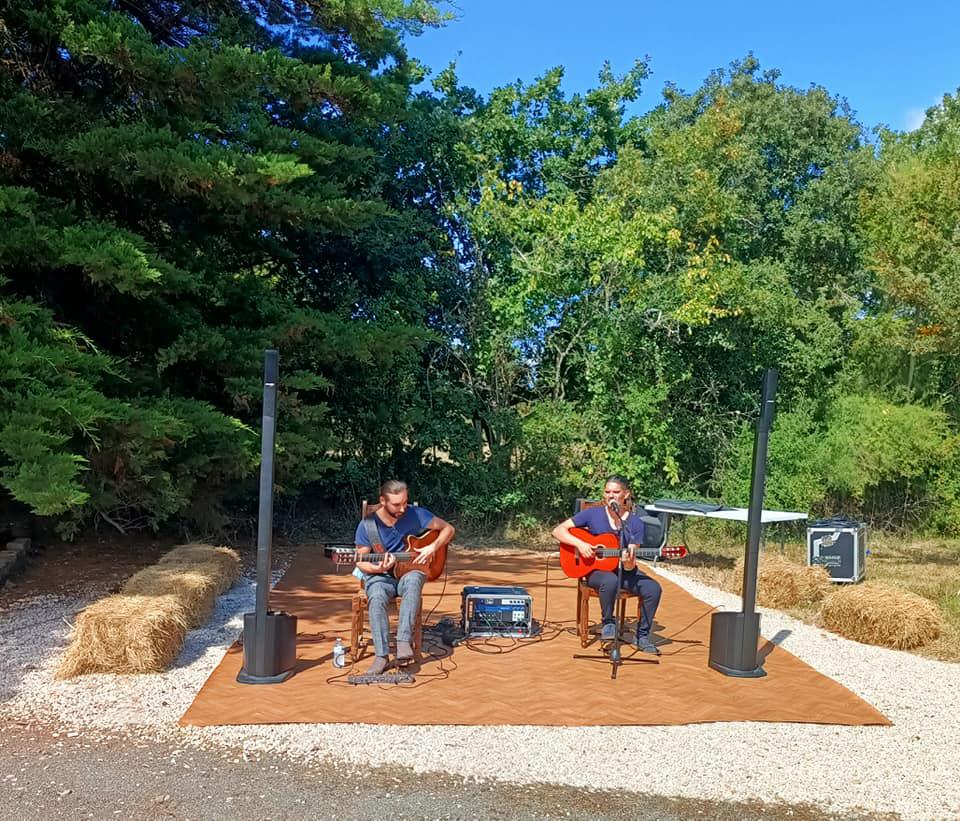 Samedi 04 septembre 2021, le grpupe ONLY NEW JAZZ BAND était en formule Trio au Château d'Olonne ☀️, pour l'animation du mariage de Laëtitia et Paul 