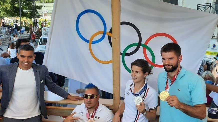 Vendredi 24 septembre 2021, le groupe ONLY NEW JAZZ BAND était en formule Trio au &#34;Festival de Loire&#34; à Orléans (10ème édition) ! Nos 3 musiciens ont déambulé dans le centre ville (Place Châtelet, Place Étape et Place de Gaulle) avant de terminer sur les quais pour accompagner les drapeaux des Jeux olympiques et paralympiques 2024 jusqu'à la cathédrale, en compagnie d'athlètes médaillés à Tokyo!
